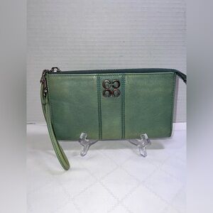 💥💥💥Coach Julia leather zippered wristlet in a light blue color